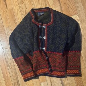 Skjaeveland sweater